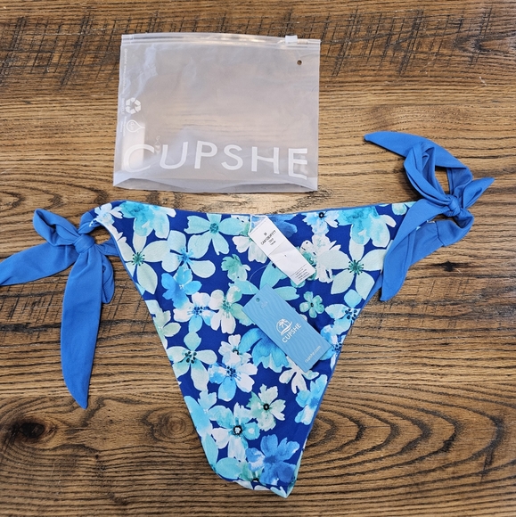 Cupshe Graphic Cherry Blossoms Reversible Hipster Bikini Bottoms Blue Medium - Picture 2 of 3